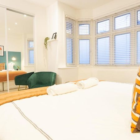 A Beautiful One Bedroom Flat With Garden & Parking Mill Hill Eksteriør billede