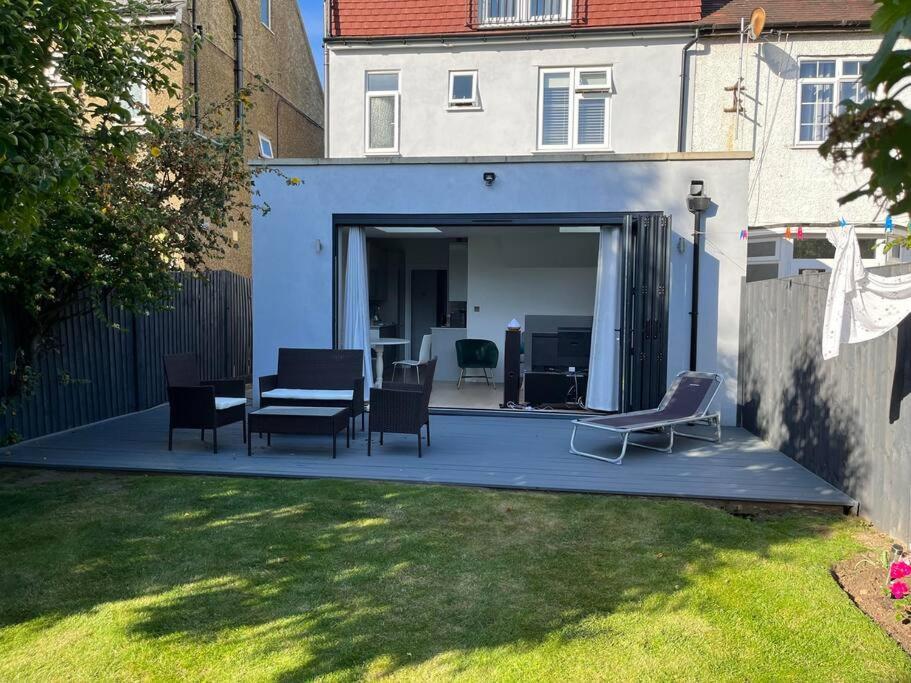 A Beautiful One Bedroom Flat With Garden & Parking Mill Hill Eksteriør billede